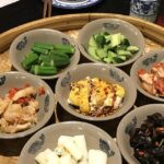 An image of traditional Chinese food served in Xiamen with a variety of dishes.