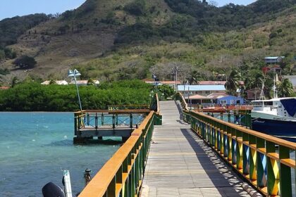 A view of the clear blue waters at the island, best thing to do in Isla De Providencia.