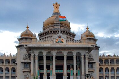 Can we visit Vidhana Soudha? A Dravidian architecture building of national importance
