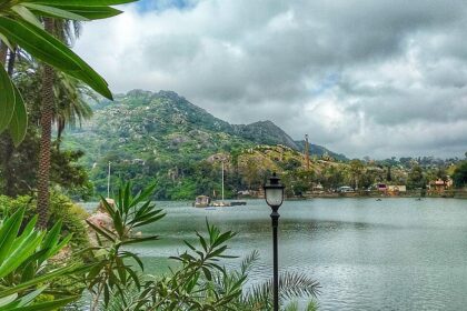 Nakki Lake with calm waters and surrounding hills, one of the best places to visit in Mount Abu in April