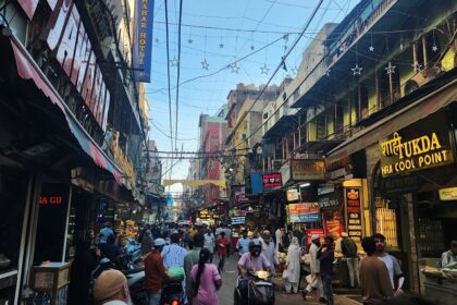 On the list of which is the best markets in Delhi? Explore historical markets with stalls.