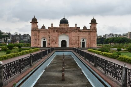 Historic Lalbagh Fort with Mughal architecture, one of the remarkable places to visit near Dhaka.