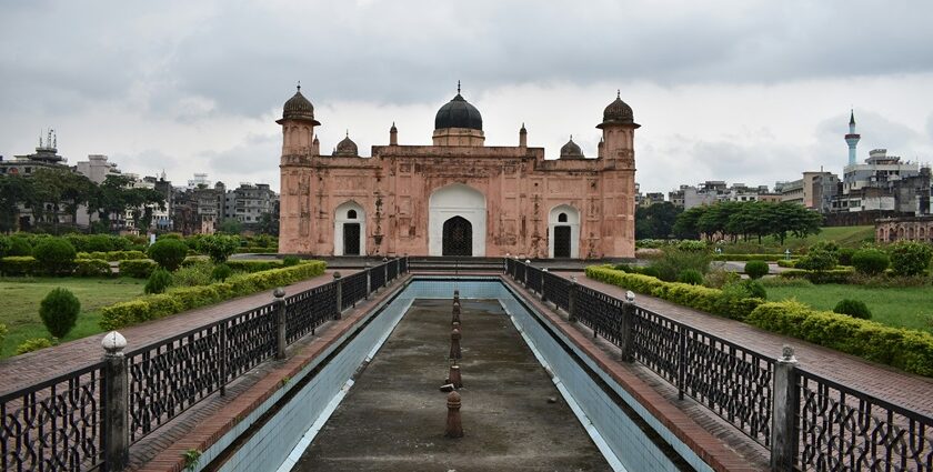 Historic Lalbagh Fort with Mughal architecture, one of the remarkable places to visit near Dhaka.