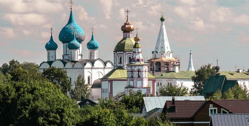 Suzdal’s white-stone Kremlin and churches in Vladimir Oblast, top places to visit near Moscow.