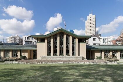 Visiting the historic schoolhouse is one of the most peaceful things to do in Ikebukuro.