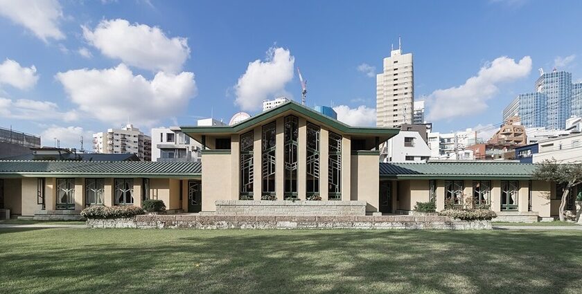 Visiting the historic schoolhouse is one of the most peaceful things to do in Ikebukuro.