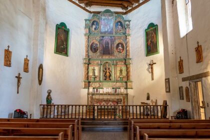 Explore the charming Agios Ioannis Theologos church one of the best things to do in Halki Naxos.