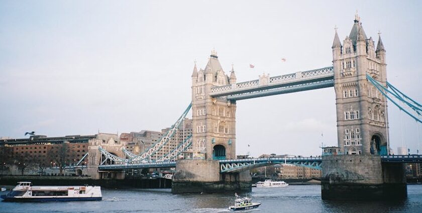 Cruising the calm Thames is one of the most relaxing things to do in London on Christmas Day.
