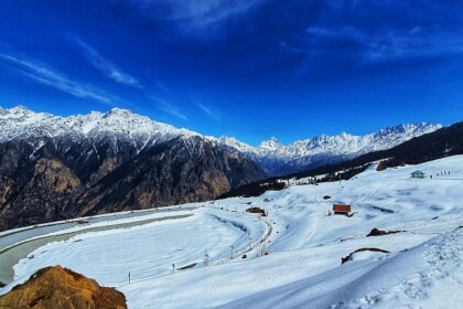 Auli snow covered mountains in winter among cold places to visit near Delhi.