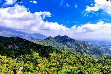 Mount Abu green mountains scenic view showing how to reach Delhi to Mount Abu.