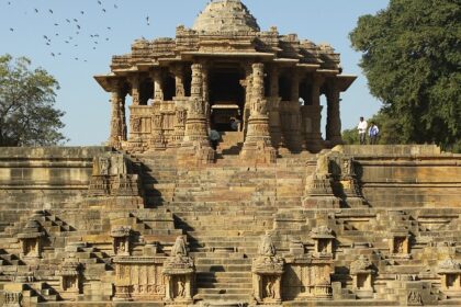 Modhera Sun Temple’s carved walls and steps, one of the places to visit near Ahmedabad for 1 day.