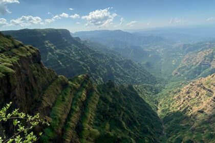 Lush green hills of Mahabaleshwar, one of the top places to visit near Pune for 2 days.
