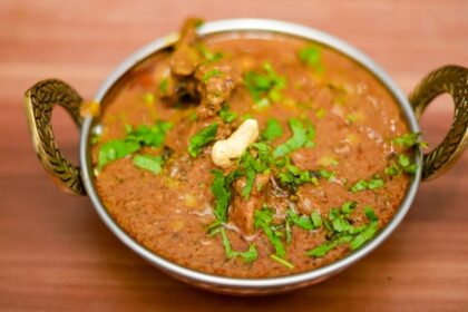 Delicious chicken curry served at one of the best non-veg restaurants in Guwahati.