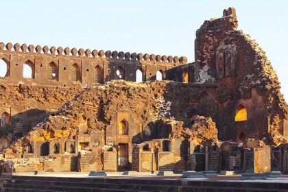 A wide view of Bidar Fort's ancient walls and gateways, one of the major forts in Karnataka.