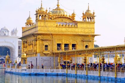Golden Temple illuminated beautifully during Guru Nanak Jayanti 2025 celebrations.