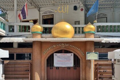 Entrance of Haroon Mosque in Bangkok, a historic gem among mosques in Thailand.