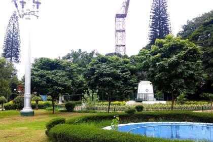 Pond view with trees and a walking path in Mahatma Gandhi Park, one of the best parks in Karnataka.